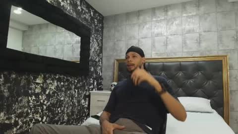 Snapshot of leonardgrant_ chatting on February 2025 04:01:01 AM Leonard online show from February 2025 04:01:01 AM