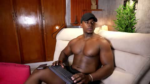 Snapshot of leonardo_jones1 chatting on October 2025 01:11:01 PM Leandro jones online show from October 2025 01:11:01 PM