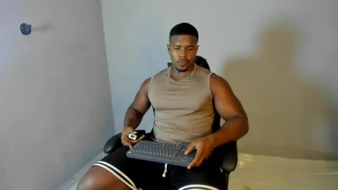 Snapshot of leonardo_jones1 chatting on May 2026 02:20:02 AM Leandro jones online show from May 2026 02:20:02 AM