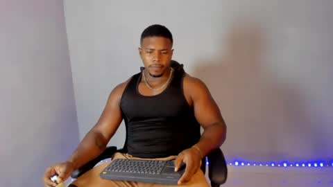 Snapshot of leonardo_jones1 chatting on May 2026 11:17:02 PM Leandro jones online show from May 2026 11:17:02 PM