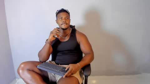 Snapshot of leonardo_jones1 chatting on June 2026 01:19:01 AM Leandro jones online show from June 2026 01:19:01 AM