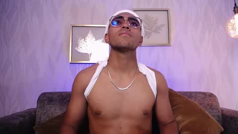 Snapshot of leondisanto chatting on December 2025 07:00:01 PM Leon online show from December 2025 07:00:01 PM