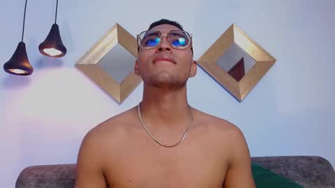 Snapshot of leondisanto chatting on December 2025 06:37:02 PM Leon online show from December 2025 06:37:02 PM