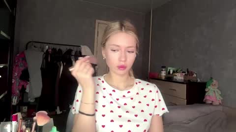 Snapshot of leonegoodnough chatting on April 2026 06:31:02 AM Eva online show from April 2026 06:31:02 AM