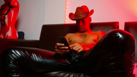 Snapshot of leonnardojaramillo chatting on January 2025 12:30:01 PM Lenardo jaramillo online show from January 2025 12:30:01 PM