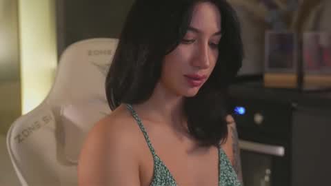 Snapshot of leoramallis chatting on November 2025 05:34:01 PM Leora online show from November 2025 05:34:01 PM