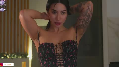 Snapshot of leoramallis chatting on November 2025 05:22:01 PM Leora online show from November 2025 05:22:01 PM