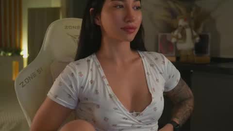 Snapshot of leoramallis chatting on November 2025 05:23:01 PM Leora online show from November 2025 05:23:01 PM