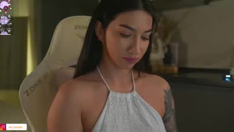 Snapshot of leoramallis chatting on November 2025 05:26:01 PM Leora online show from November 2025 05:26:01 PM