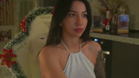 Snapshot of leoramallis chatting on December 2025 05:09:02 PM Leora online show from December 2025 05:09:02 PM