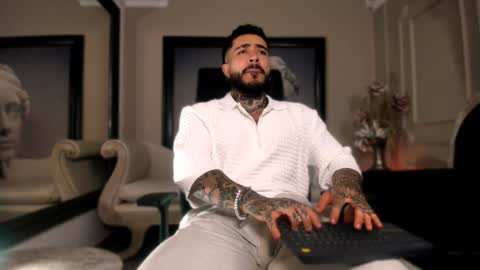 Snapshot of leosalvatore_ chatting on December 2024 08:51:01 PM Leo Salvatore online show from December 2024 08:51:01 PM