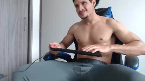 leostorm25 online show from April 2026 08:43:02 PM