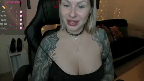 Snapshot of lerika_moore chatting on February 2025 06:20:02 PM Lerika Moore online show from February 2025 06:20:02 PM