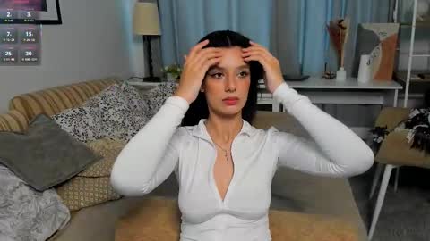 Snapshot of lesi_kiss chatting on November 2025 09:08:02 AM Bella online show from November 2025 09:08:02 AM