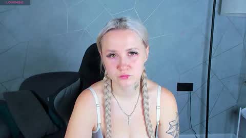 Joyce online show from October 2025 02:25:02 AM