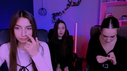 leslie_bird online show from March 2026 10:10:01 AM