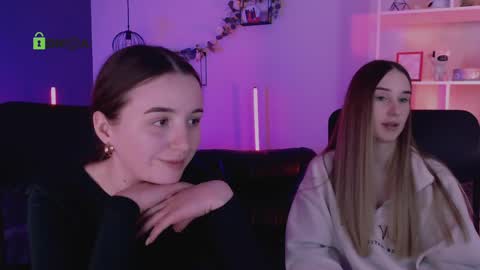 leslie_bird online show from April 2026 12:29:02 PM