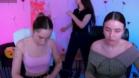 leslie_bird online show from April 2026 09:02:01 AM