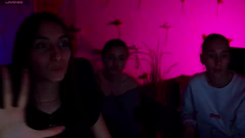 leslie_bird online show from April 2026 05:30:01 PM