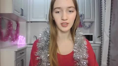Snapshot of leslie_my_lovee chatting on December 2024 08:14:02 PM LESLIE online show from December 2024 08:14:02 PM