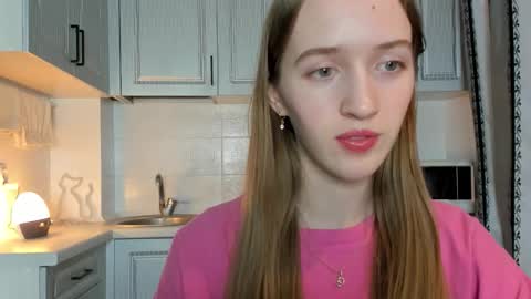  LESLIE   online show from October 2025 08:32:01 PM