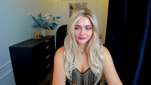 Snapshot of lesliemineg chatting on September 2025 08:20:02 PM lesliemineg online show from September 2025 08:20:02 PM