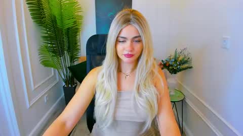 Snapshot of lesliemineg chatting on September 2025 07:47:01 PM lesliemineg online show from September 2025 07:47:01 PM
