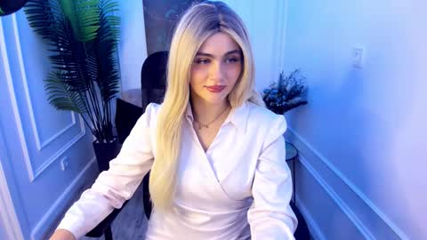 Snapshot of lesliemineg chatting on September 2025 11:57:01 AM lesliemineg online show from September 2025 11:57:01 AM