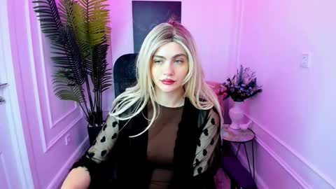 lesliemineg online show from October 2025 11:19:01 AM