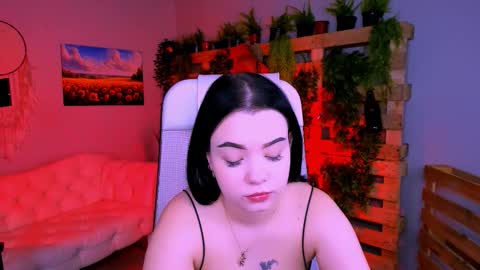 Snapshot of leslierowe chatting on November 2025 01:46:01 PM LeslieRowe online show from November 2025 01:46:01 PM