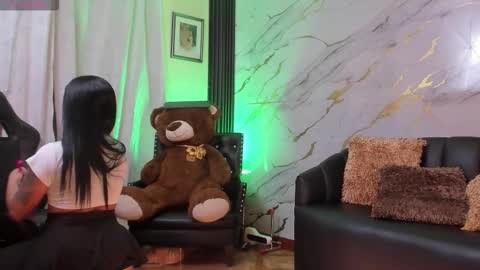 I am here from Monday to Friday from 730 am to 130 pm Colombia time and saturday from 500 am to 1000 am .... Soon Blue page online show from October 2025 08:58:02 AM