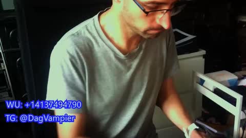 Snapshot of lestat_82 chatting on December 2025 12:54:01 PM Vampiro Diurno online show from December 2025 12:54:01 PM