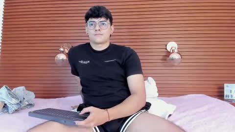 Snapshot of levi_levii chatting on October 2025 09:12:02 PM Levi online show from October 2025 09:12:02 PM