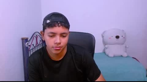 Snapshot of levii_7 chatting on November 2025 03:30:02 AM 0600AM-1200PM - online show from November 2025 03:30:02 AM