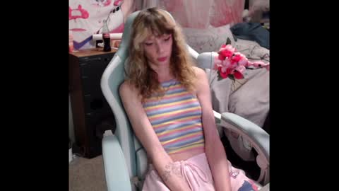 Snapshot of lewdy_booty chatting on December 2024 11:28:02 PM lewdy booty online show from December 2024 11:28:02 PM