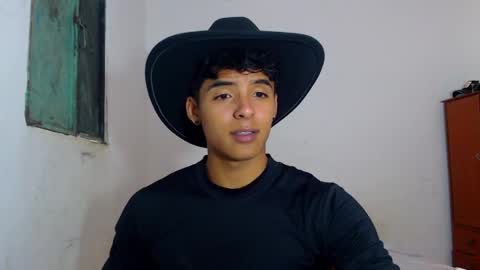 i  am lewis ly EDUARDO MEMDOZA15 online show from April 2026 05:22:02 PM