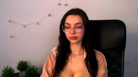 Alexia online show from May 2026 12:32:02 PM