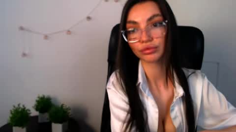 Alexia online show from May 2026 12:43:02 PM