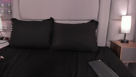 lexiee__ online show from May 2026 12:13:01 PM
