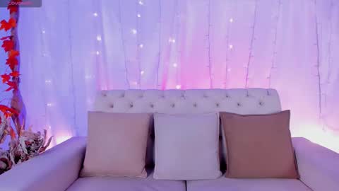 Lexie Thompson  online show from October 2025 12:12:02 PM