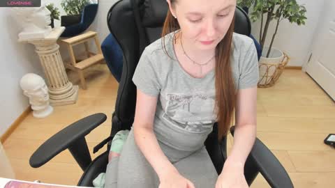 Snapshot of lexihoward chatting on December 2024 01:11:01 PM Lexi online show from December 2024 01:11:01 PM
