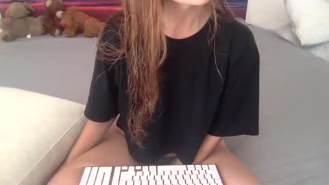 Alexia L. online show from October 2025 02:58:02 PM