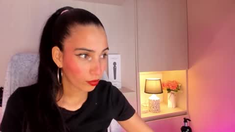 L I A  online show from December 2025 04:07:01 AM