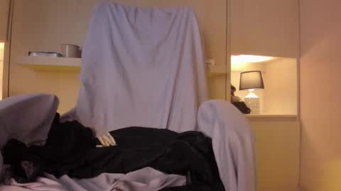 L I A  online show from March 2026 04:29:01 AM