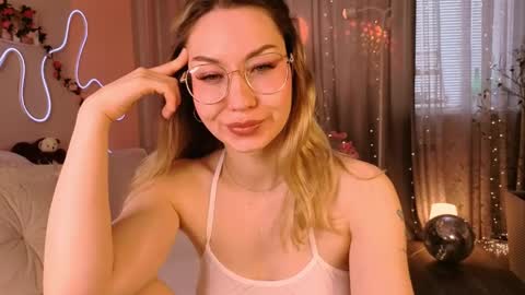 Snapshot of leyalayla chatting on April 2026 05:01:02 AM Lily online show from April 2026 05:01:02 AM
