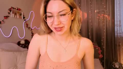 Snapshot of leyalayla chatting on April 2026 07:45:01 AM Lily online show from April 2026 07:45:01 AM