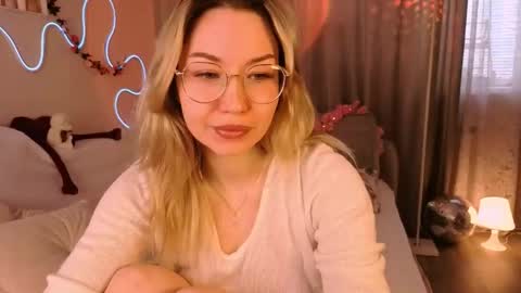 Snapshot of leyalayla chatting on April 2026 03:42:01 AM Lily online show from April 2026 03:42:01 AM