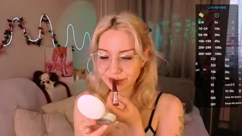 Snapshot of leyalayla chatting on July 2026 07:23:01 AM Lily online show from July 2026 07:23:01 AM