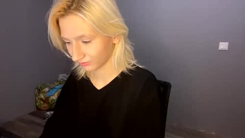 Snapshot of leyasaolee chatting on November 2025 06:54:01 PM Leya online show from November 2025 06:54:01 PM