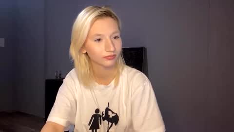 Snapshot of leyasaolee chatting on December 2025 08:26:01 PM Leya online show from December 2025 08:26:01 PM